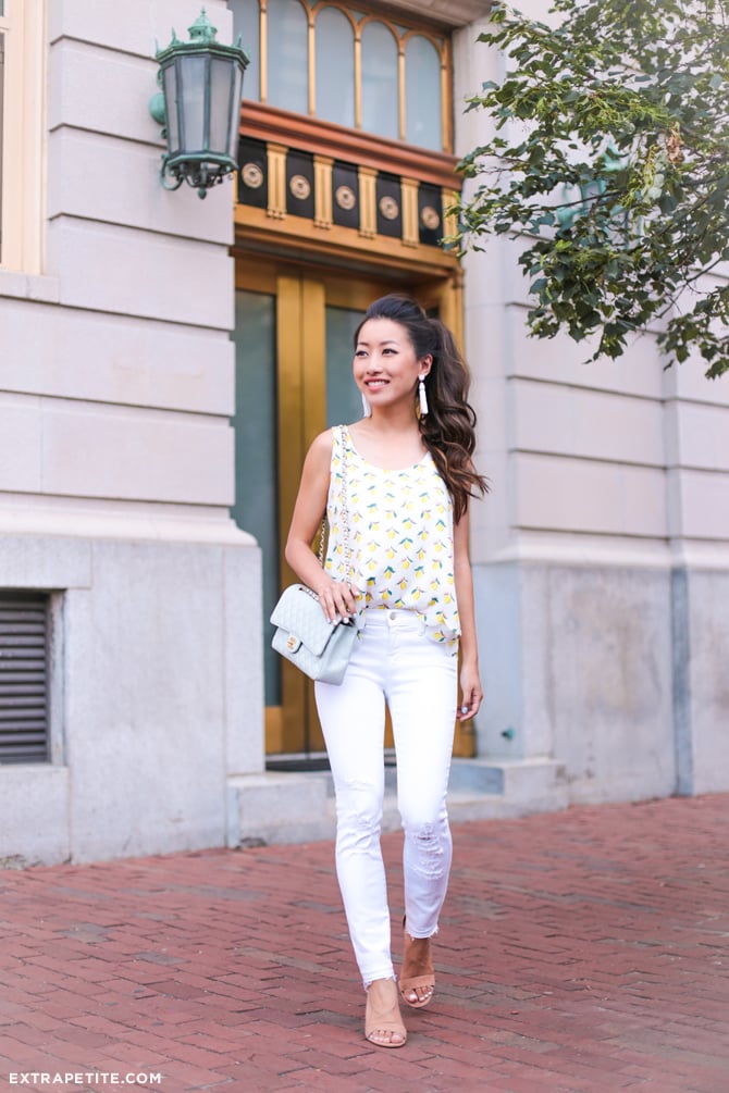 white jeans summer casual outfit_petite fashion