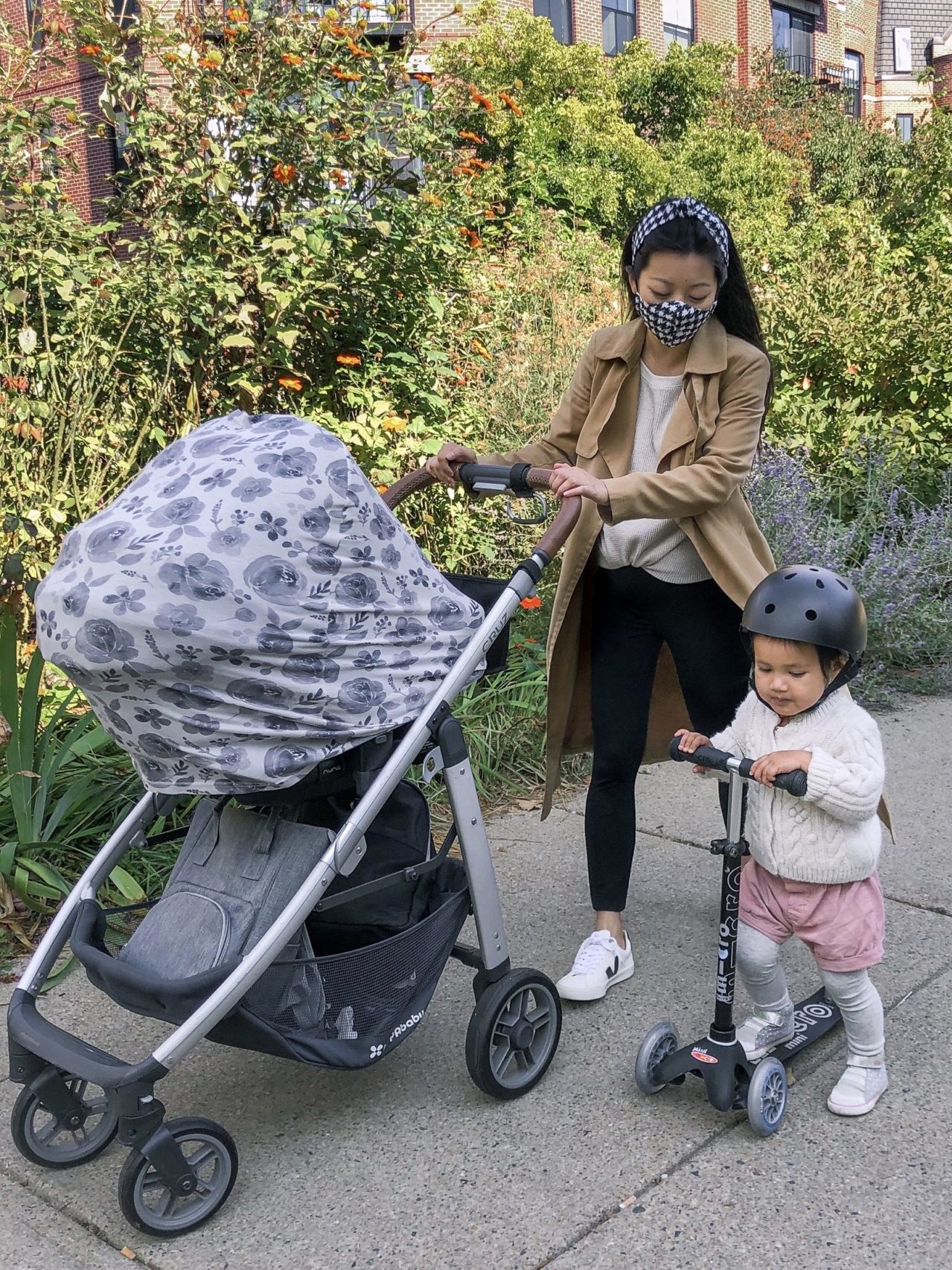 casual fall mom outfits park playground