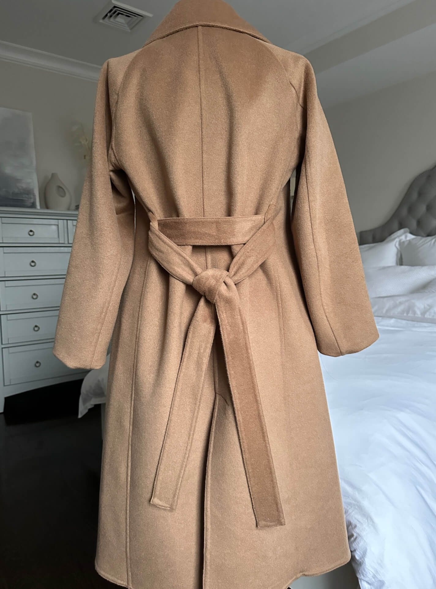 https://www.extrapetite.com/wp-content/uploads/2022/10/ways-to-tie-a-coat-sash-belt.jpg?utm_source=chatgpt.com