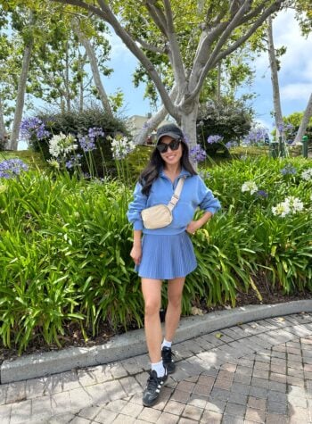 what to wear to a theme park disney mom outfit 3